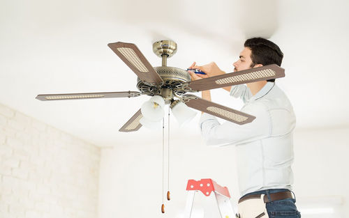 Ultime notizie aziendali su Risoluzione dei problemi comuni dei ventilatori del soffitto